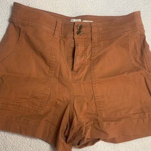 A new day brown earth shorts seen on Tik tok high waisted super cute big pockets